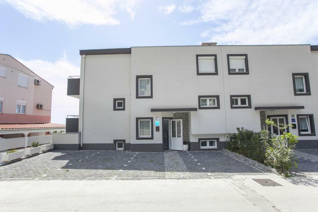 Apartman Tony Makarska Eksteriør bilde